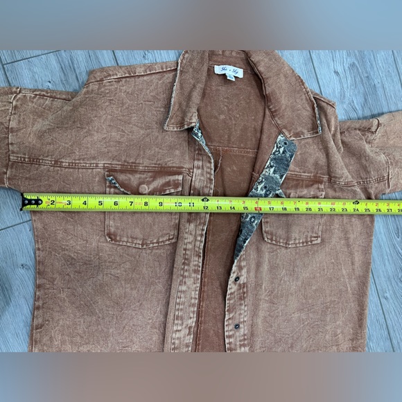 Button down snake print shirt - Picture 6 of 8